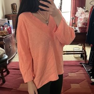 WHITE + WARREN 100% Cashmere v-neck Sweater. Peach 🍑 WORN 1X BEAUTIFUL AND COZY